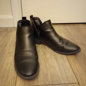 Black Ankle Boots Universal Thread W8